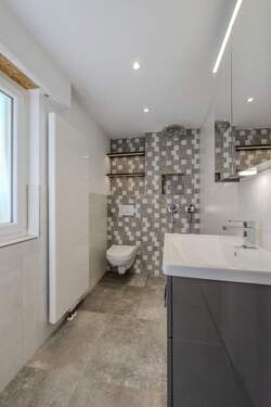 Badezimmer Erdgeschoss - Mehrfamilienhaus, Wohnhaus mit 182,70 m² in Remshalden zum Kaufen