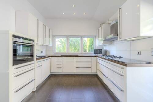 Hochwertige, moderne Einbauküche - 