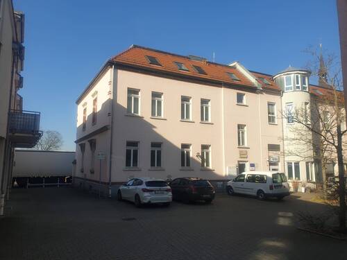 20230228_143127.jpg - 1 A Geschäftslage Büro mit großer Keller Lagerfläche, Stellplätzen und Garagen