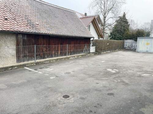 Pkw-Stellplatz im Hof - 