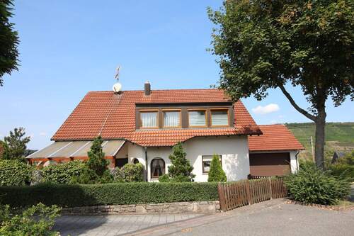 Hausvorderansicht - Modernes, freistehendes EinZweifamilienhaus in GerlachsheimLauda-Königshofen