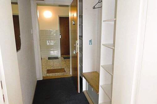 Flur mit Garderobe - 