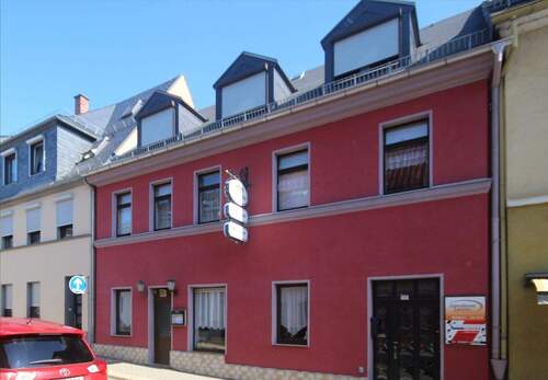 Straßenansicht - 9 Zimmer Mehrfamilienhaus, Wohnhaus zum Kaufen in Elsterberg