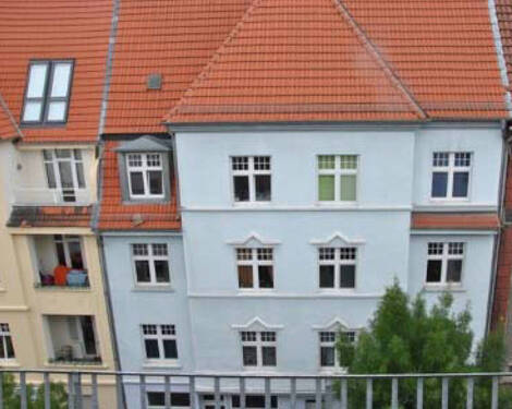 Hausansicht - Schöne 2-Zimmer-Altbauwohnung in direkter Nähe vom Rathaus