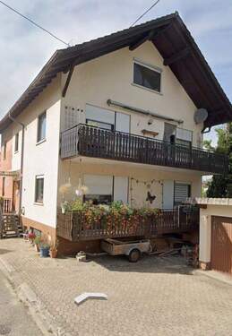 Aussen - Zweifamilienhaus mit Perspektive