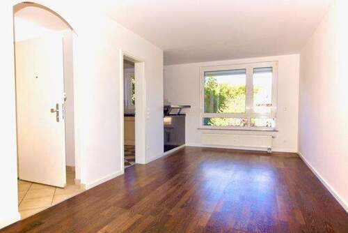 Essbereich mit durchreiche - 4 Zimmer Etagenwohnung in München