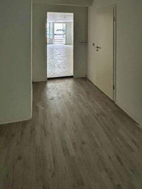 Wohnung 1 Flur - Mehrfamilienhaus, Wohnhaus mit 327,00 m&sup2; in Roßwein zum Kaufen