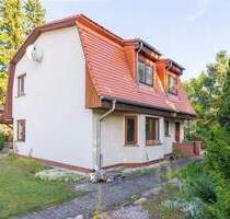 Seenah! Mit Einbauküche, Fußbodenheizung, Carport, Nebengebäude usw.: Einfamilienhaus in Müggelheim - Berlin