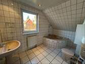 Badezimmer im Dachgeschoss - 