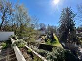Blick von der Terrasse - 5 Zimmer Terrassenwohnung zum Kaufen in Erlangen