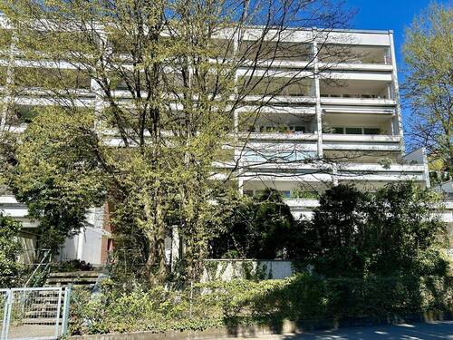 Blick von Süden - 5 Zimmer Terrassenwohnung in Erlangen