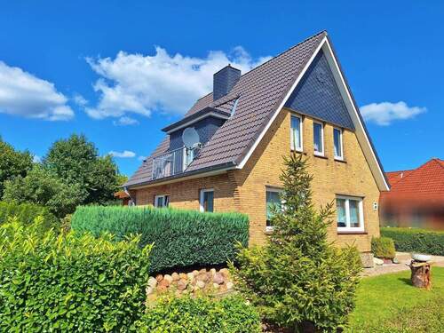 Nord-Ost-Ansicht - Einfamilienhaus mit Nähe zum Heide-Zentrum