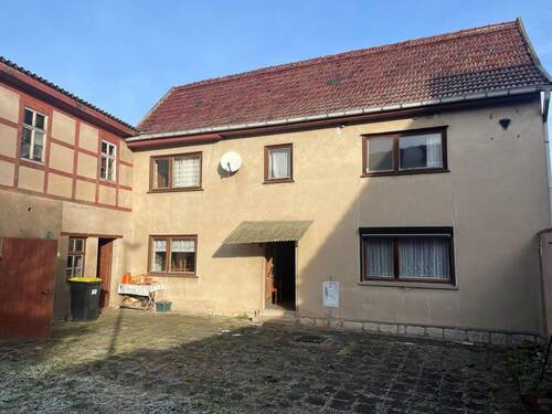 Hofansicht - Sanierungsbedürftiges Einfamilienhaus in ruhiger Lage zu verkaufen
