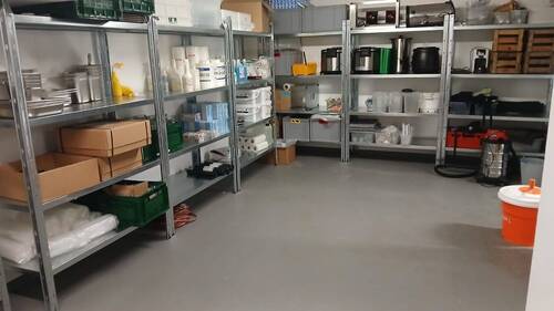 großzügige Lagerfläche - 