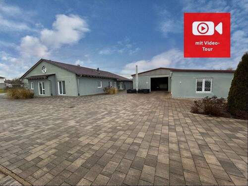 Bungalow und Halle mit Hof - Barrierefreier Bungalow mit Halle, Hof und moderner Ausstattung