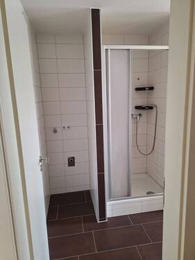 Dusche und Waschmaschinenanschluss - 