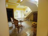 Treppenhaus/Diele - 7 Zimmer Mehrfamilienhaus, Wohnhaus zum Kaufen in Blaubeuren