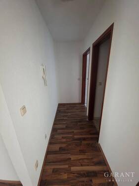 Flur Ansicht 2 richtung Bad - 