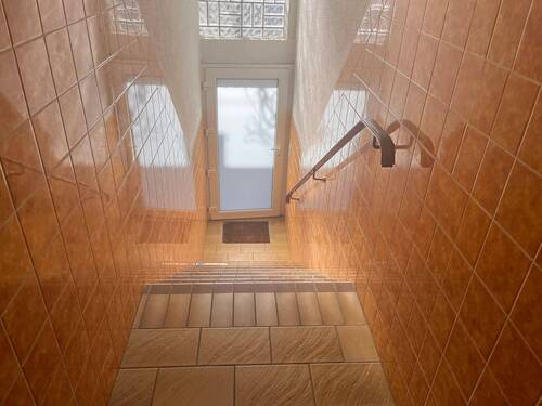 Hauseingang - Etagenwohnung mit 79,00 m&sup2; in Bad Breisig zur Miete