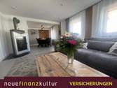 Wohnzimmer - 9 Zimmer Mehrfamilienhaus, Wohnhaus zum Kaufen in Münsingen