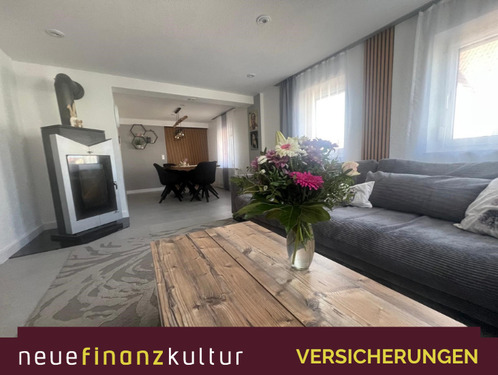 Wohnzimmer - 9 Zimmer Mehrfamilienhaus, Wohnhaus zum Kaufen in Münsingen