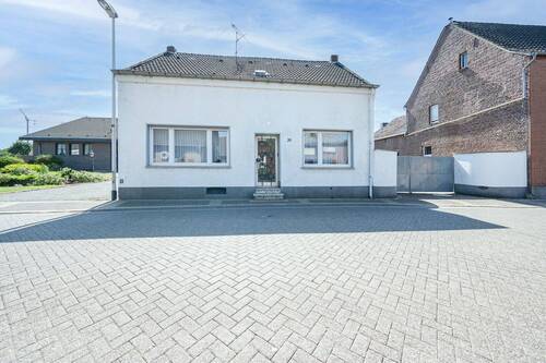WWW.BOUWENS.DE - 9 Zimmer Einfamilienhaus in Wassenberg / Effeld