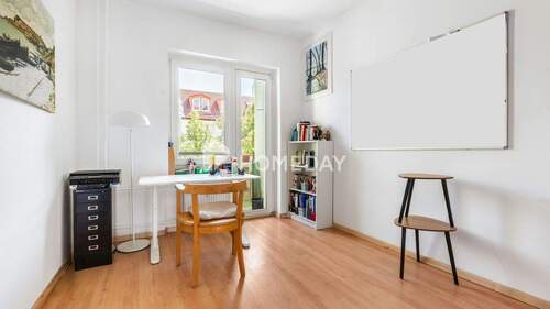 Wohnzimmer 1 - 3 Zimmer Etagenwohnung zum Kaufen in Berlin