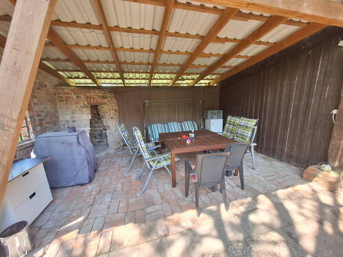 Sitzecke bei Scheune - 