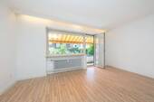 heller Wohn-/ Schlafbereich - Schwabing: Helle 1-Zimmer-Wohnung im 3. OG mit TG, separater Küche und Südbalkon in Innenhoflage!