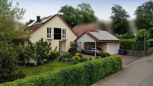 Haus und vorderer Garten - 