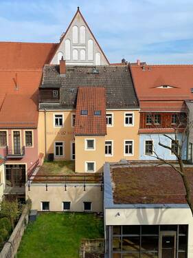 Hausrückseite mit Balkon - 