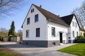 Hausfront - Traditionelles Zechen-Reihenendhaus