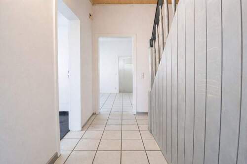 Eingangsflur - 3 Zimmer Reihenendhaus zum Kaufen in Bottrop
