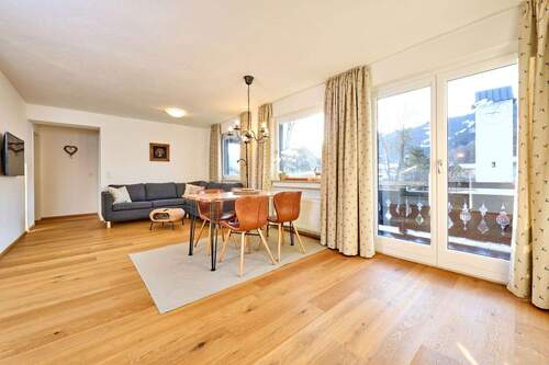 Wohn-/Essbereich - Hochwertige Obergeschosswohnung mit Studio in zentraler Lage