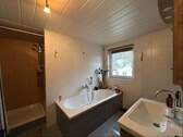 DG-Wohnung: Badezimmer - 