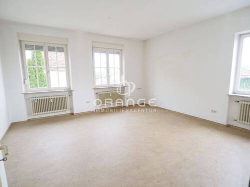 Wohnzimmer EG - *** Zentrales Sanierungsobjekt in Obermarchtal * * 5-Parteienhaus mit Perspektive ***