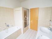 Badezimmer, Whg. EG - 1 Zimmer Mehrfamilienhaus, Wohnhaus zum Kaufen in Obermarchtal