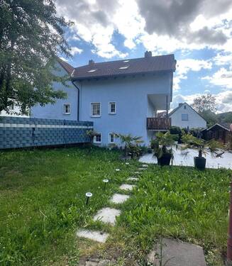 Aussenasicht Vorder-u.Hinter-Haus - 1 Zimmer Mehrfamilienhaus, Wohnhaus zum Kaufen in Plech