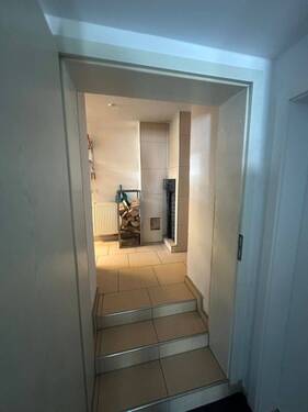 Verbindungstür Vorder-Hinterhaus. - 