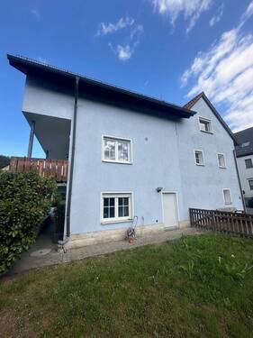 Seite Vorder und Hinterhaus - 1 Zimmer Mehrfamilienhaus, Wohnhaus in Plech