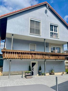 Hinterhaus Eingang-Balkon - Mehrfamilienhaus, Wohnhaus mit 300,00 m² in Plech zum Kaufen