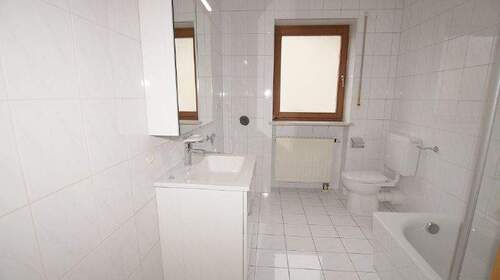 Bad - Etagenwohnung mit 88,80 m² in Straubing zur Miete