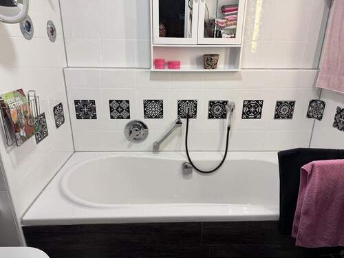 Bad mit Wanne - 