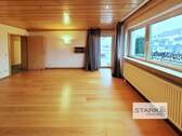 Wohnzimmer mit Terrassenzugang.jpg - 3 Zimmer Etagenwohnung zur Miete in Großrinderfeld
