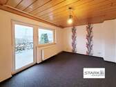 Schlafzimmer leer mit Terrassenzugang.jpg - 