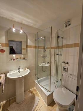 Gäste-WC mit Dusche - 
