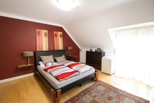 Schlafzimmer mit Balkon - 
