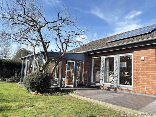 Außenansicht - Wohnen in Sackgassenlage - Einfamilienhaus mit großem Grundstück, Keller, Wintergarten & Carport