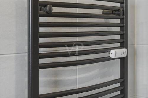 Handtuchhalterheizkörper im Badezimmer - 