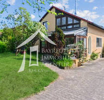 Vielseitiges Zweifamilienhaus mit Hallenflächen, Mieteinnahmen und ca. 2.000 m² Grundstück - Speichersdorf